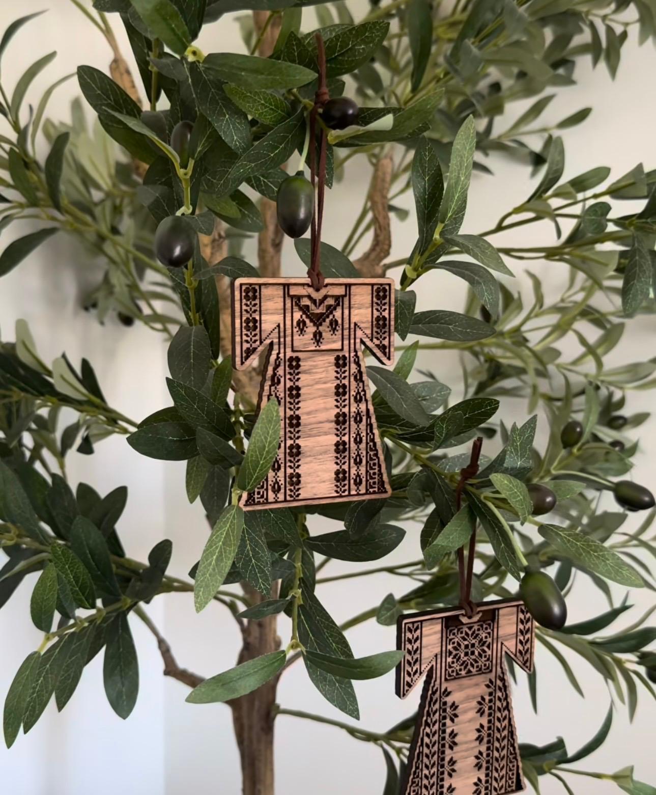 Thobe Ornament