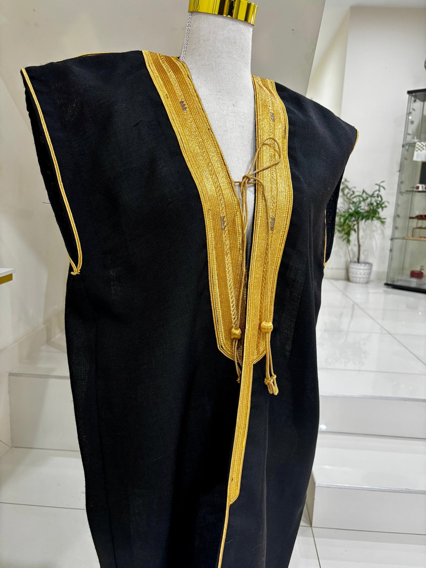 Black kid’s bisht