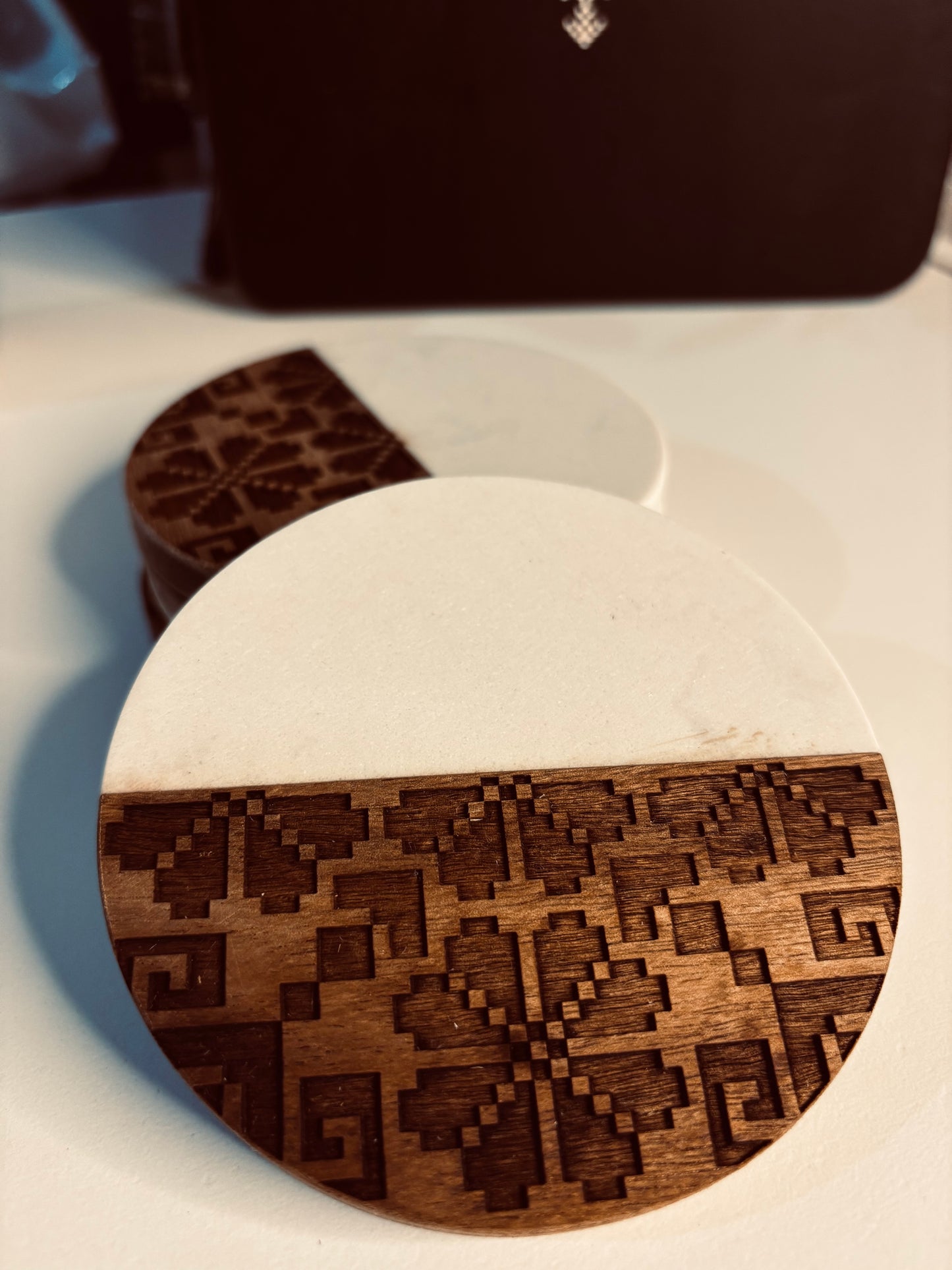 ‏ Rounded Marble Wood Coasters