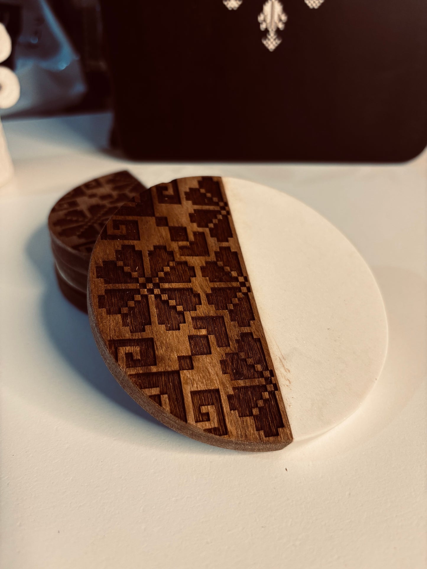 ‏ Rounded Marble Wood Coasters