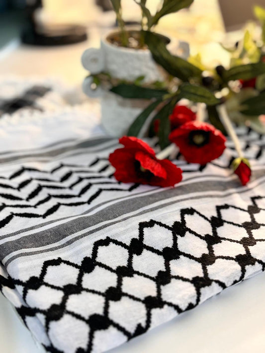 Original Keffiyeh Black & White Medium Fringe.