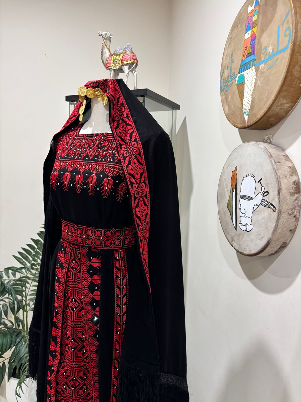Black veil with red tatreez
