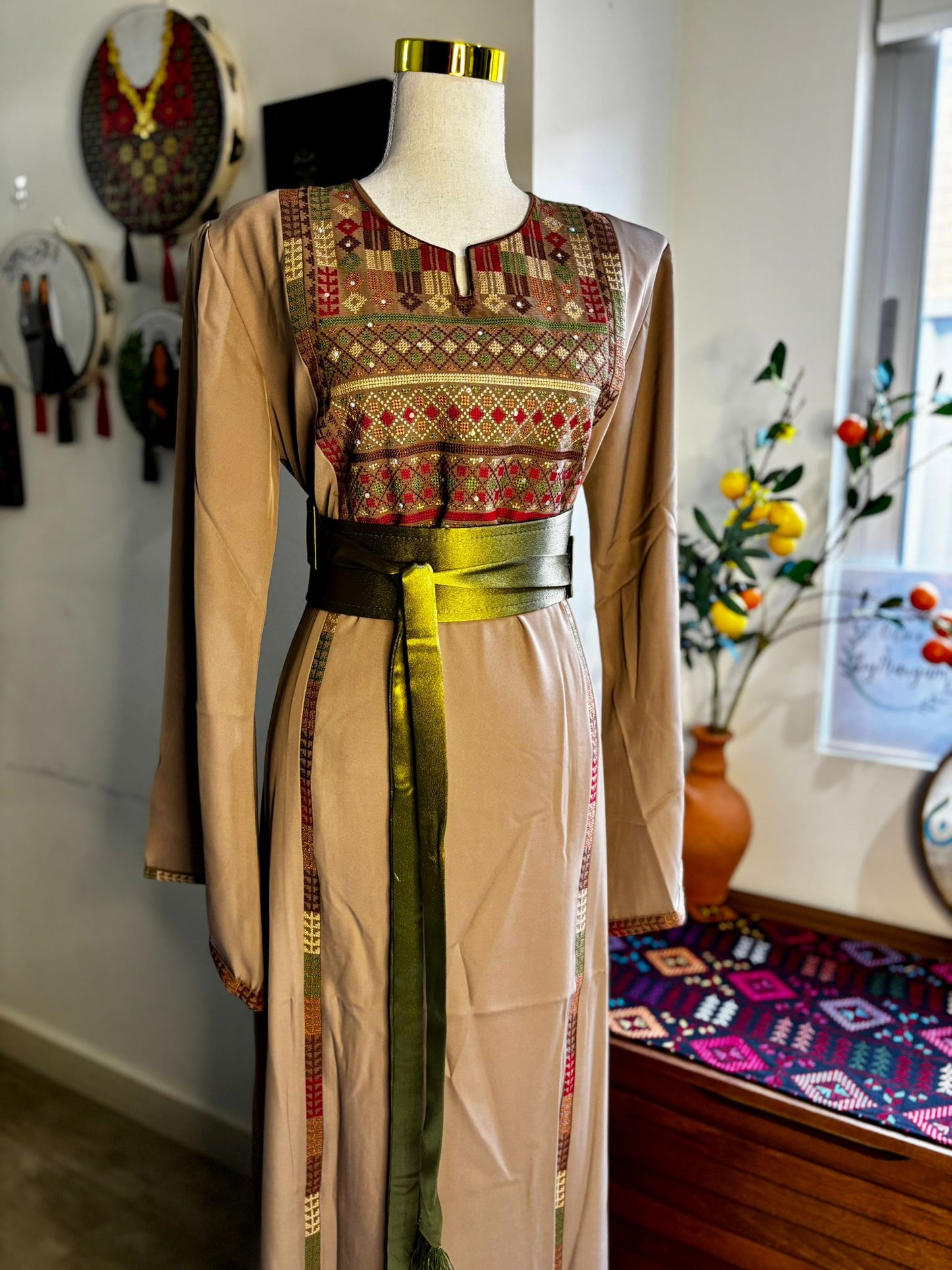 Bissan Thobe (Beige and Green)