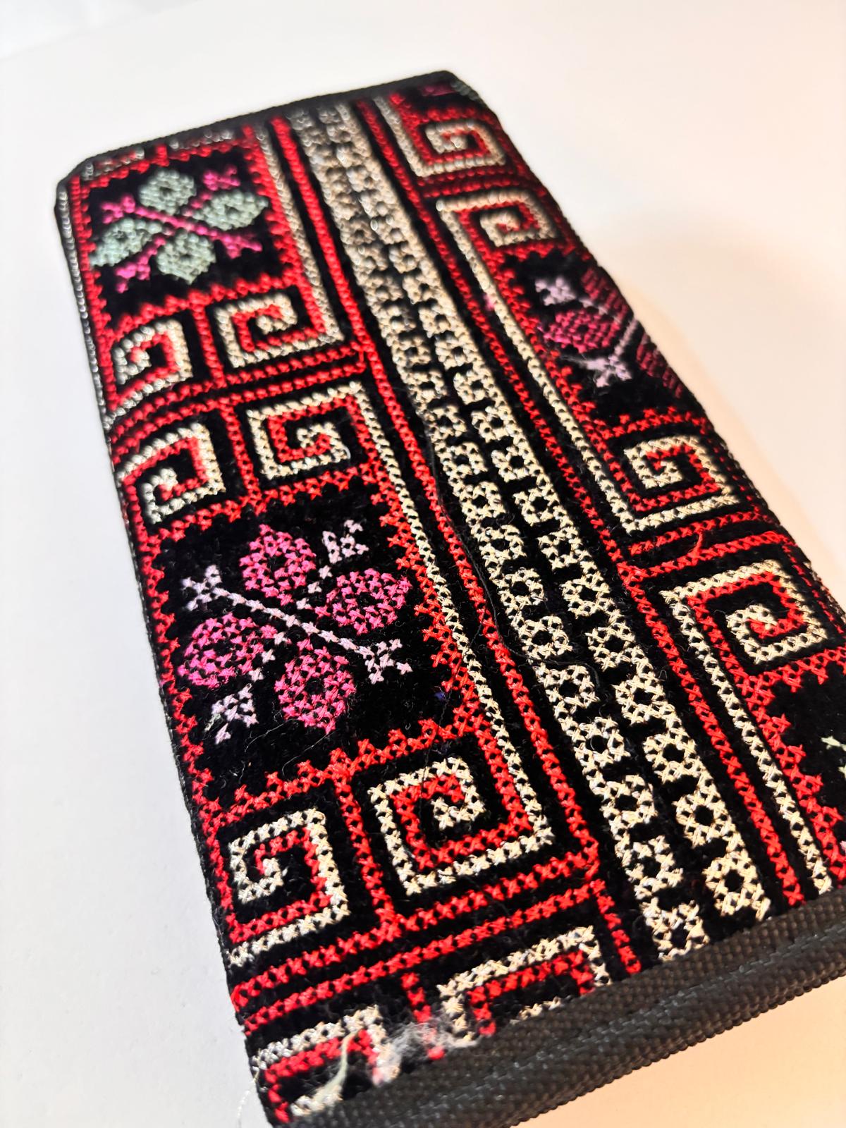 Embroidered wallet 1