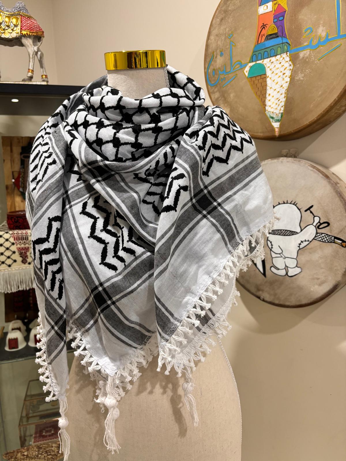 Original Keffiyeh Black & White Medium Fringe.