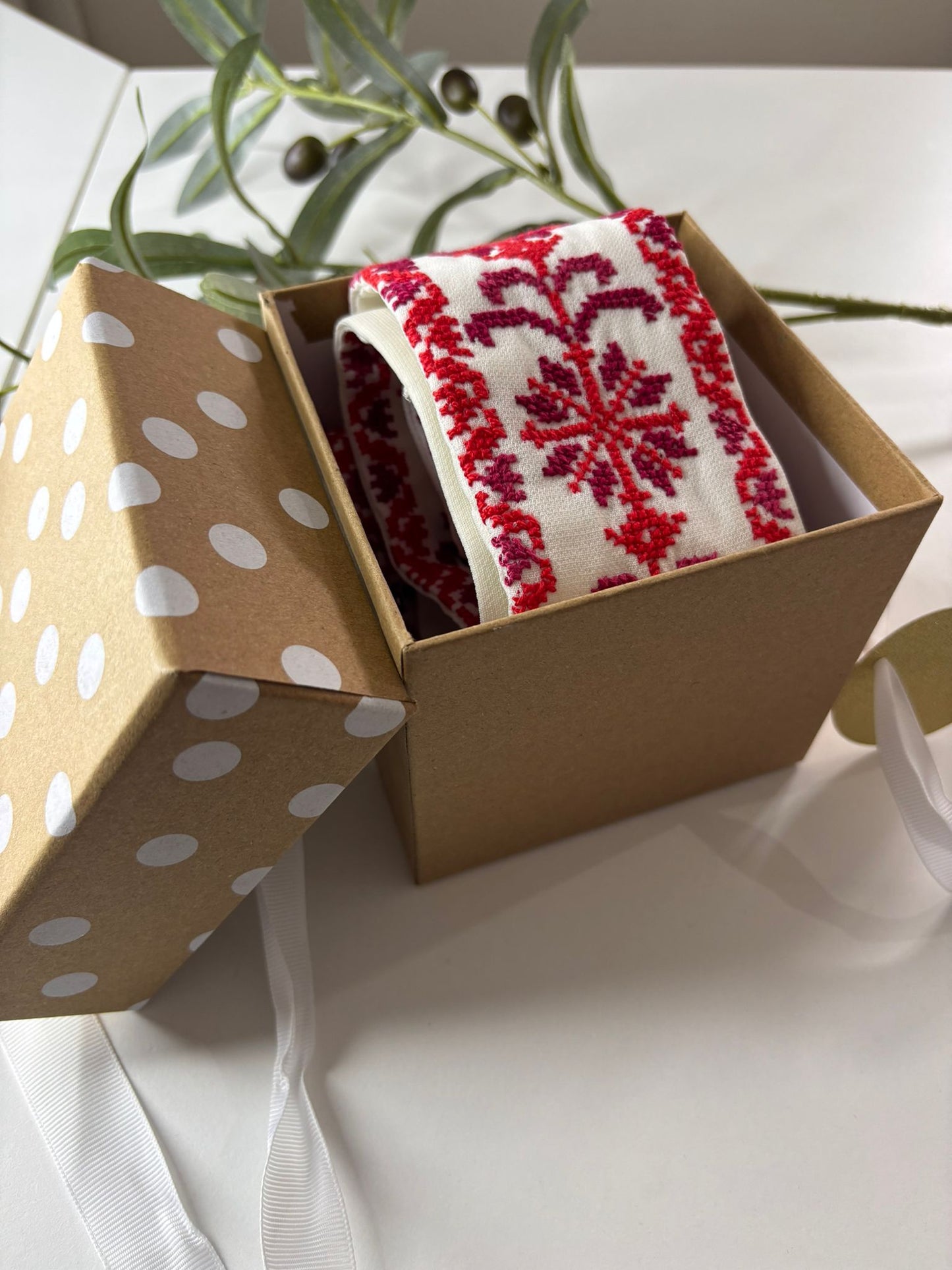 Hand-embroidered Belt (White & Red)