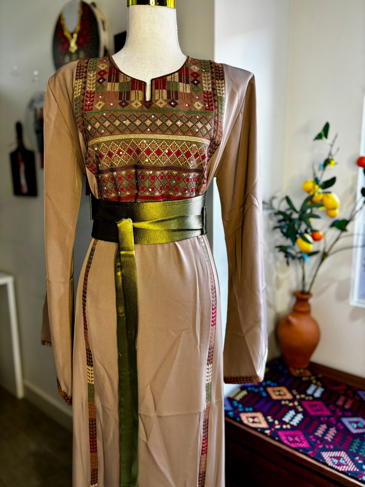 Bissan Thobe (Beige and Green)