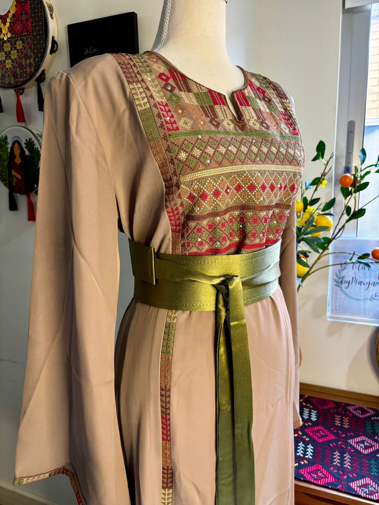 Bissan Thobe (Beige and Green)