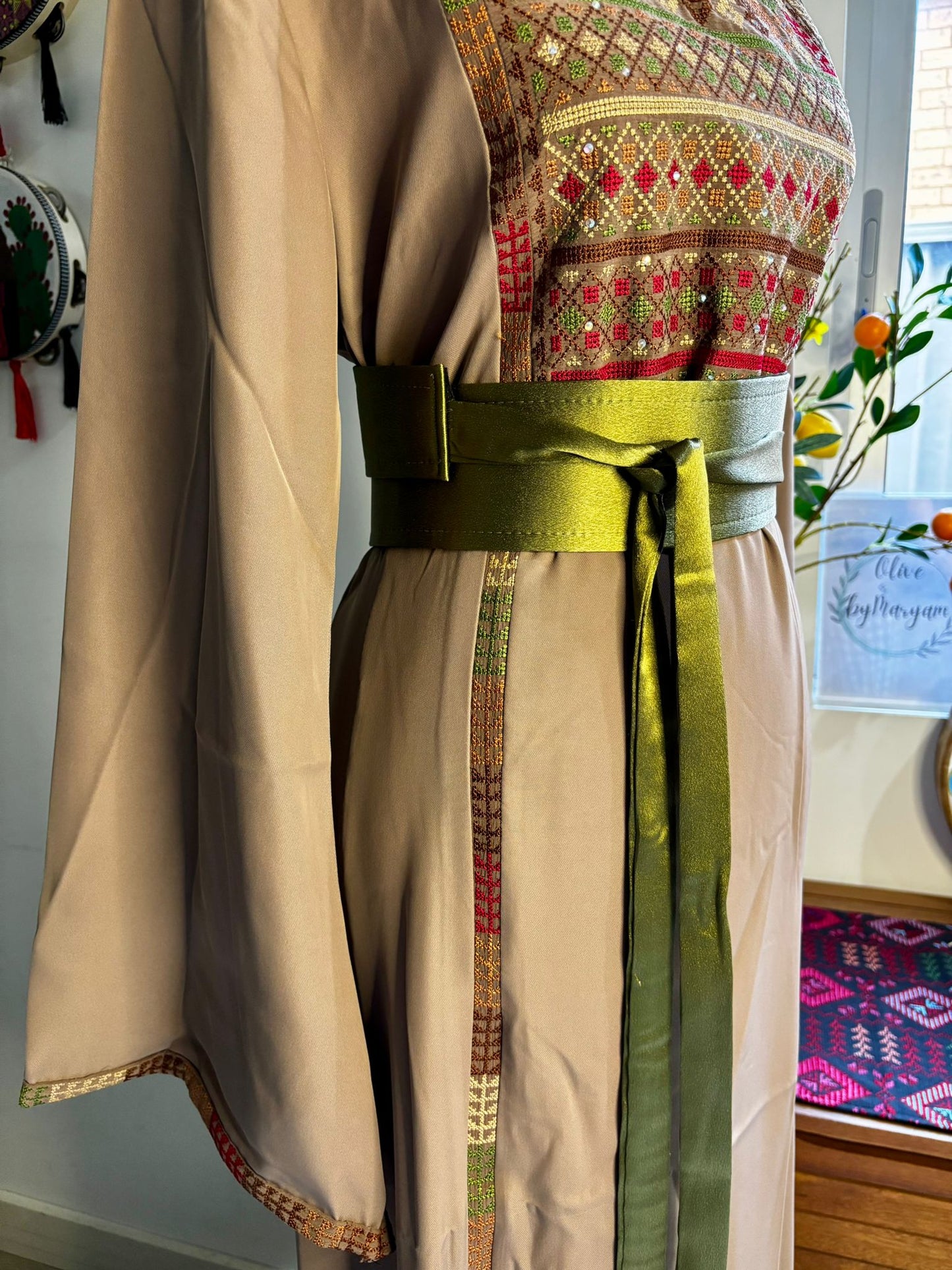 Bissan Thobe (Beige and Green)