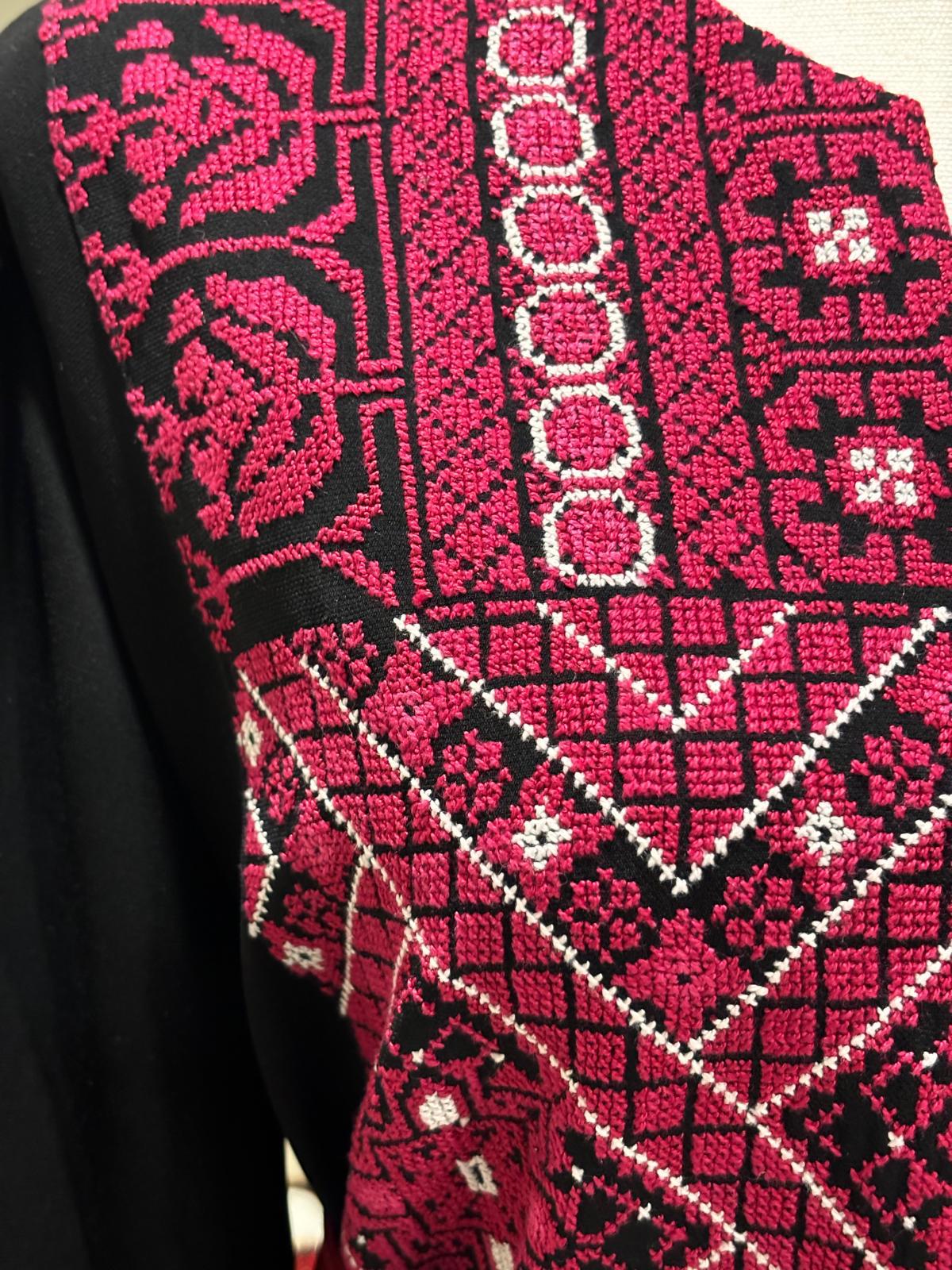 Palestinian Jellayeh (Black and Red)