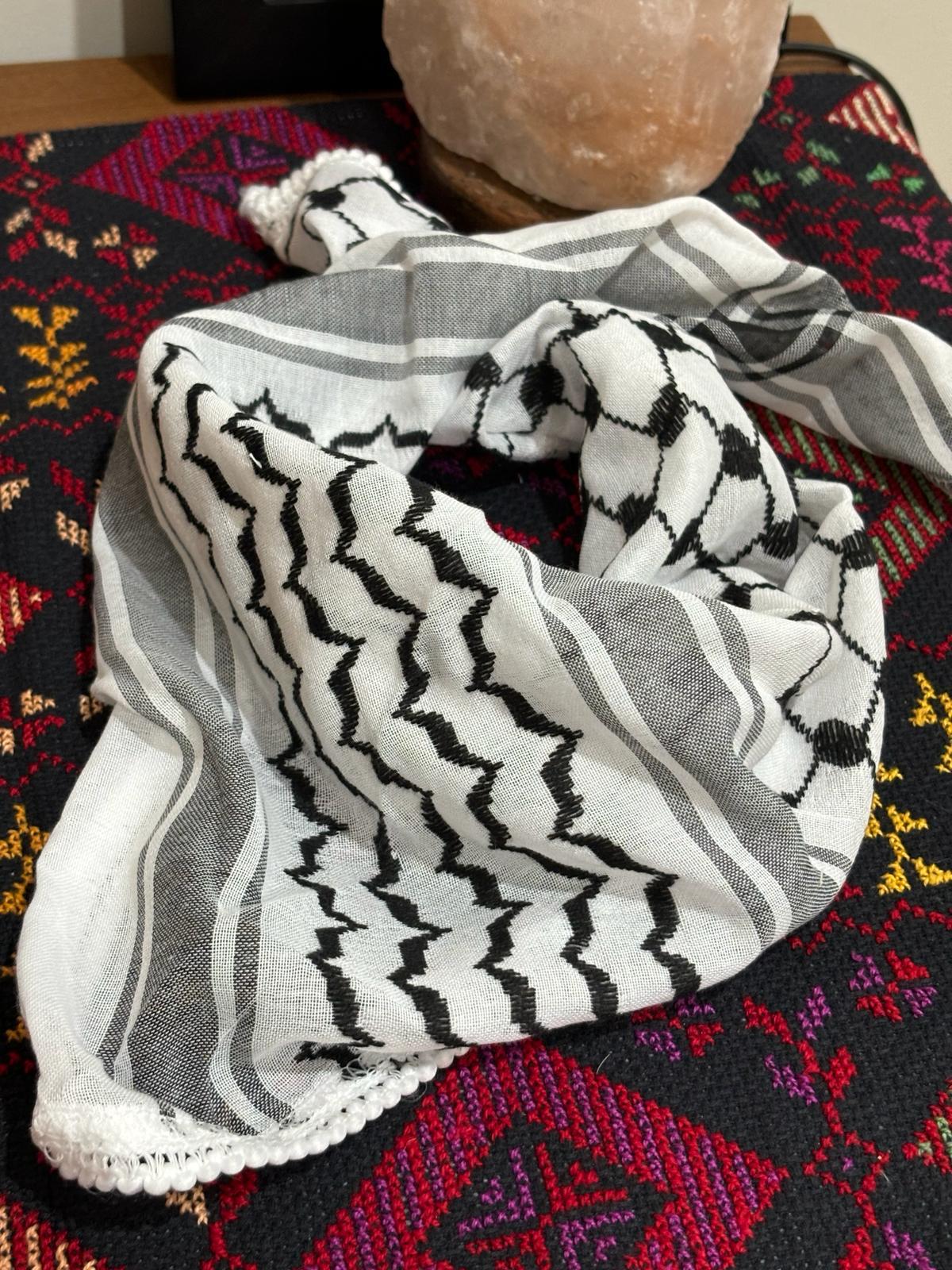 Small triangular keffiyeh