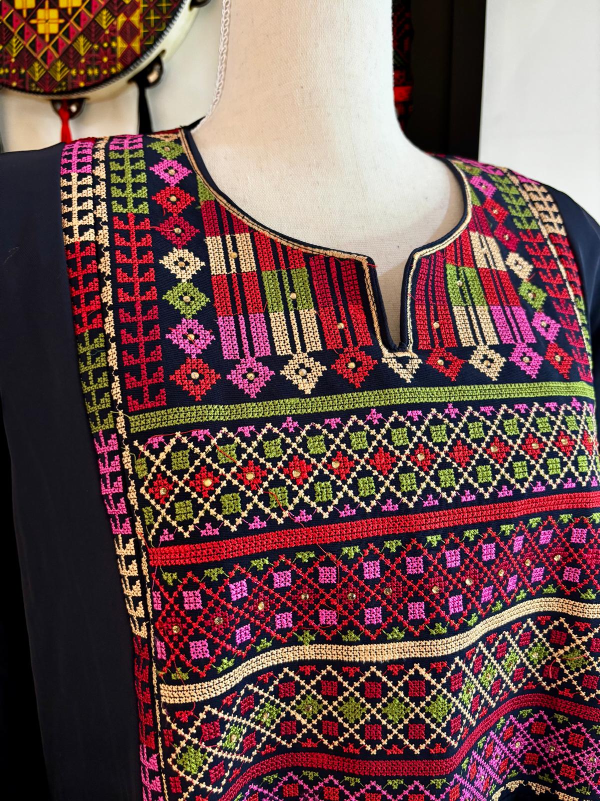 Bissan Thobe (Dark Navy and Red).